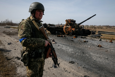 Tướng NATO cảnh báo Ukraine rơi vào "bẫy" của Nga