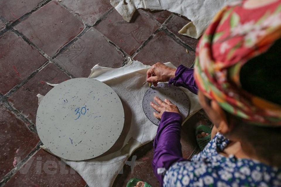 Bình minh làng nghề Ông Hảo: Giá trị đồ chơi trung thu truyền thống - 8 Bình minh làng nghề Ông Hảo: Giá trị đồ chơi trung thu truyền thống - 8