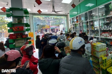 Kit test, thuốc điều trị Covid-19 hiếm hàng, loạn giá