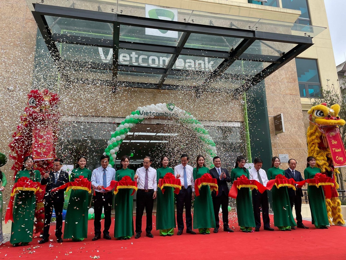 Vietcombank Phú Thọ khánh thành trụ sở hoạt động mới - 1 Vietcombank Phú Thọ khánh thành trụ sở hoạt động mới - 1