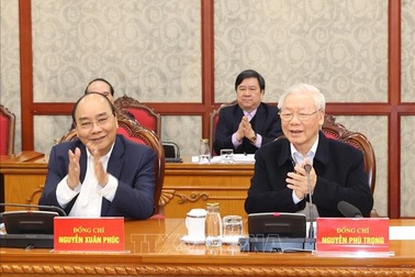 Tổng Bí thư chủ trì phiên họp đầu tiên của Bộ Chính trị khóa XIII