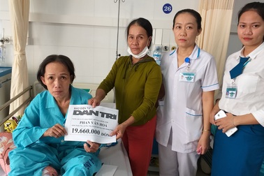 Bạn đọc giúp đỡ vợ chồng người đàn ông bị cổng làng đè "suýt chết"… gần 20 triệu đồng