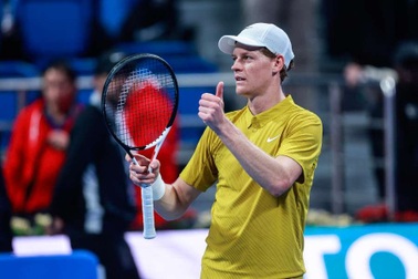 Jannik Sinner khởi đầu ấn tượng ở Qatar Open 2026
