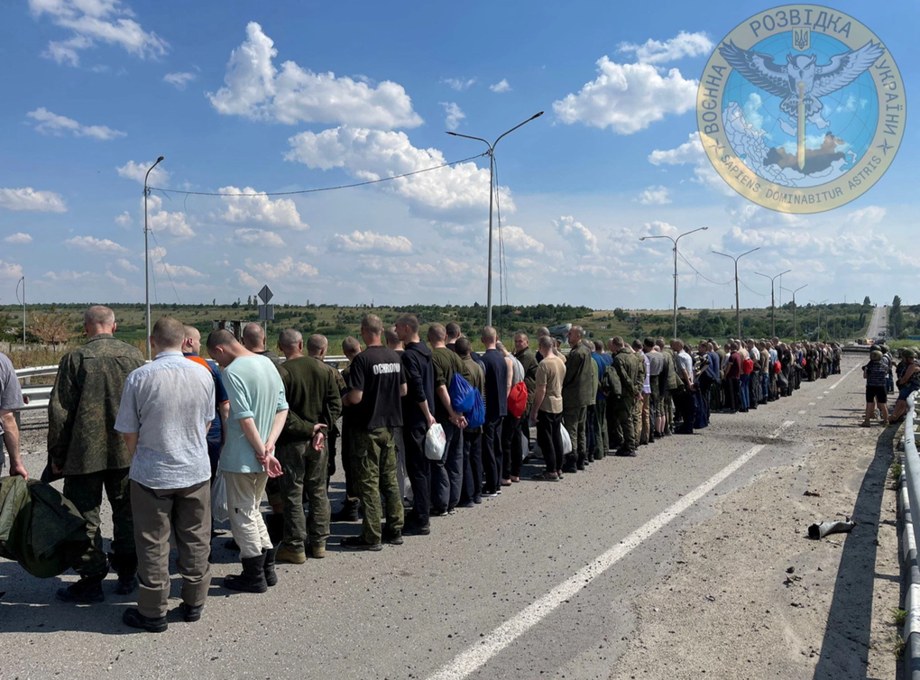 Ảnh cuộc trao đổi tù binh giữa Nga và Ukraine - 1 Ảnh cuộc trao đổi tù binh giữa Nga và Ukraine - 1