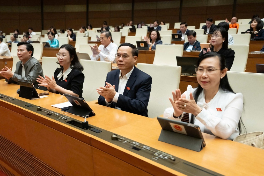 Taxele de spitalizare vor fi anulate începând cu 2030, iar ratele de rambursare a asigurărilor de sănătate vor crește încă din 2026. Miễn viện phí từ 2030, tăng mức thanh toán khám BHYT ngay năm 2026 - 1