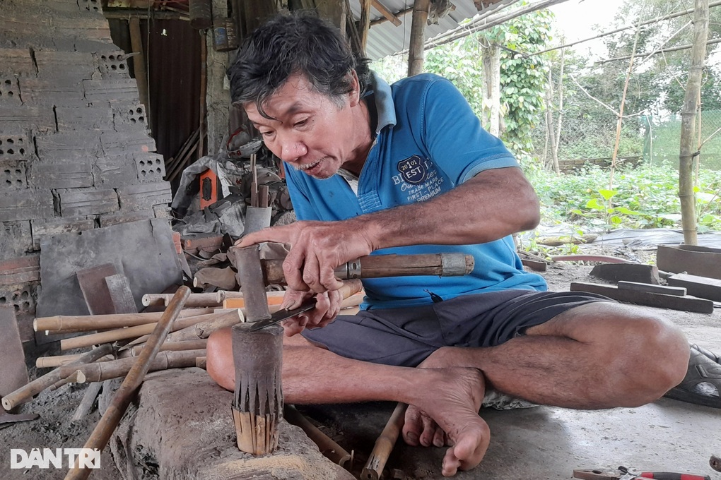 Những tiếng đe tiếng búa còn sót lại ở làng nghề rèn xứ Quảng - 1 Những tiếng đe tiếng búa còn sót lại ở làng nghề rèn xứ Quảng - 1