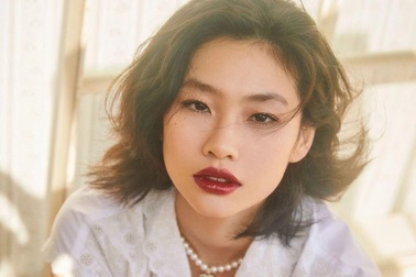 Mẫu nữ "Trò chơi con mực" bất ngờ với lượng người theo dõi "khủng"