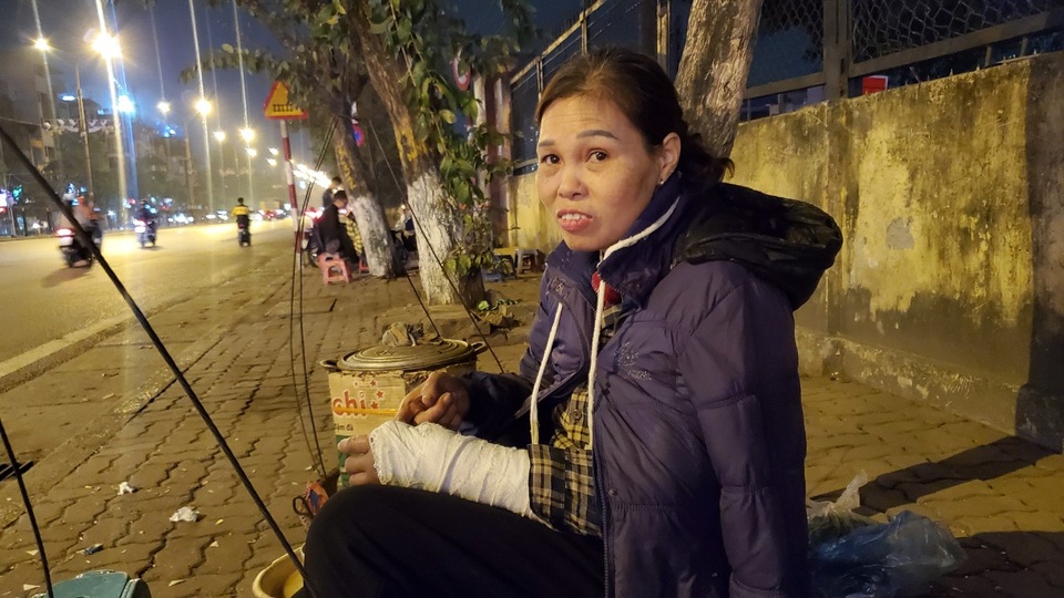 Người lao động mưu sinh trong đêm đông Hà Nội - 1 Người lao động mưu sinh trong đêm đông Hà Nội - 1