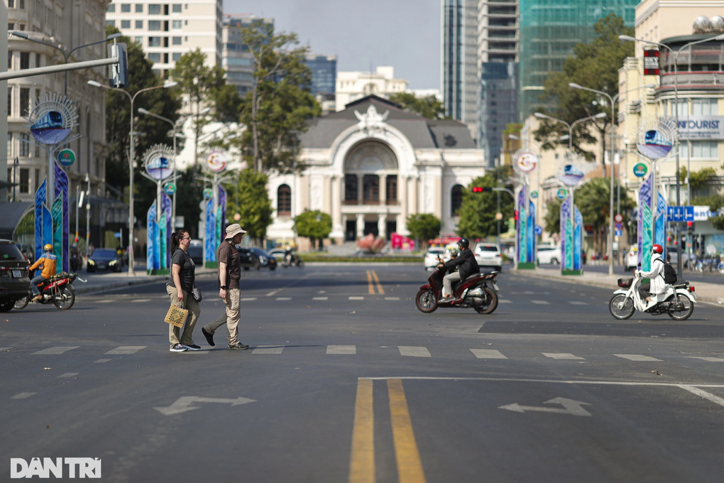 Chọn TPHCM thí điểm việc khuyến khích, bảo vệ cán bộ dám nghĩ, dám làm - 1 Chọn TPHCM thí điểm việc khuyến khích, bảo vệ cán bộ dám nghĩ, dám làm - 1