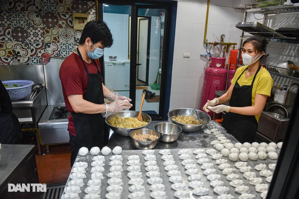 Cửa hàng chỉ bán món truyền thống, ngày chốt trăm đơn, doanh thu khủng - 2 Cửa hàng chỉ bán món truyền thống, ngày chốt trăm đơn, doanh thu khủng - 2