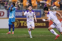 Hai Long tỏa sáng, Hà Nội FC bám sát ngôi đầu V-League của Nam Định