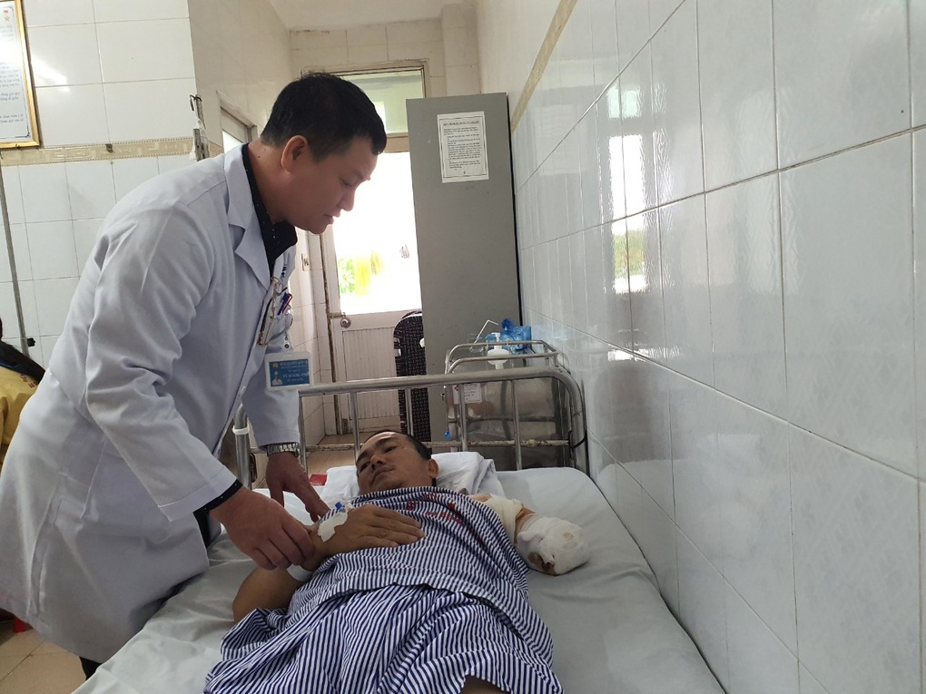 Ông bố trẻ hét lên đầy tuyệt vọng vì bỏng điện phải cắt cụt tay - 1 Ông bố trẻ hét lên đầy tuyệt vọng vì bỏng điện phải cắt cụt tay - 1