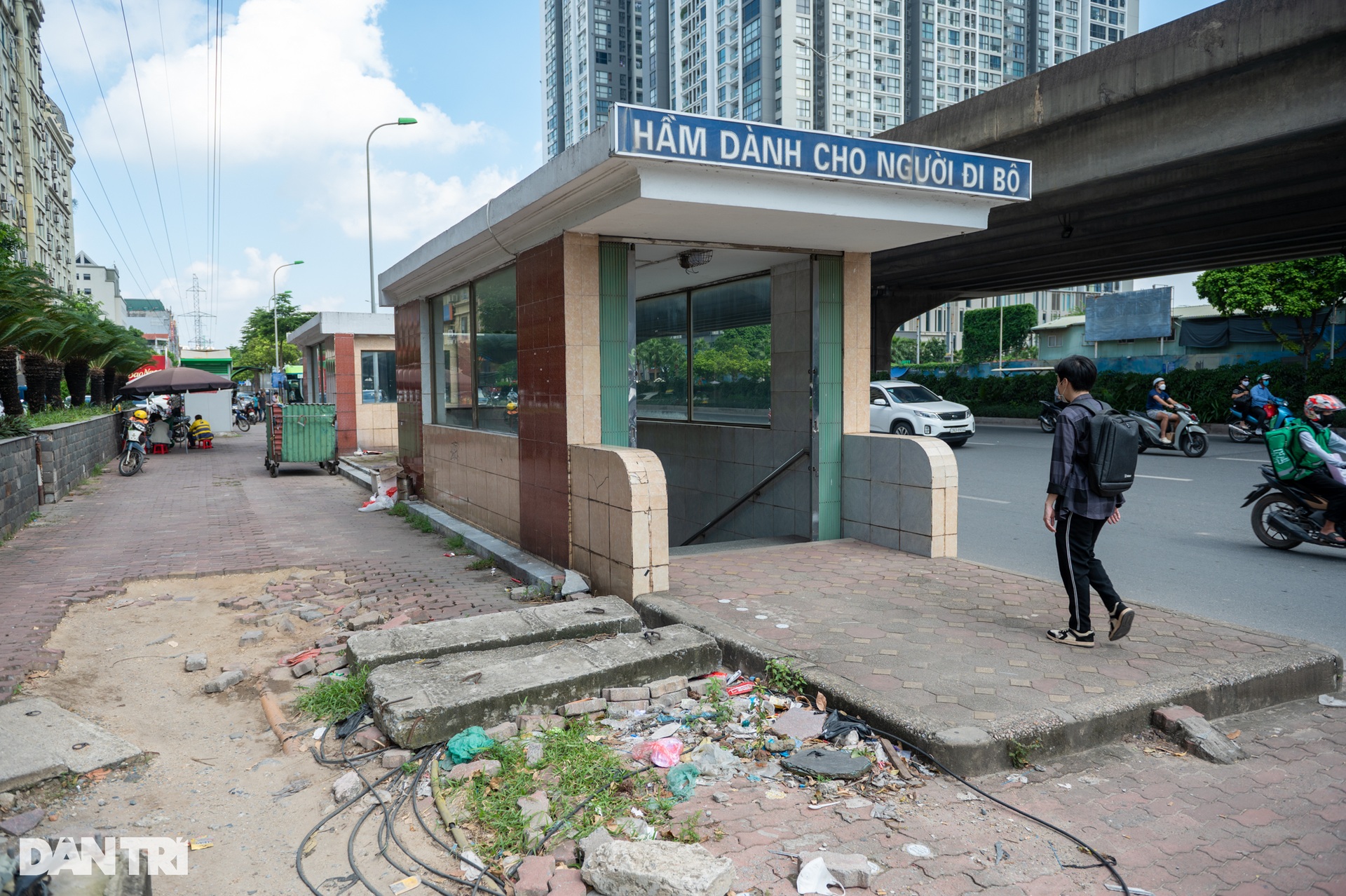 Hầm đi bộ hàng tỷ đồng đóng cửa, thưa thớt người sử dụng ở Hà Nội - 8 Hầm đi bộ hàng tỷ đồng đóng cửa, thưa thớt người sử dụng ở Hà Nội - 8