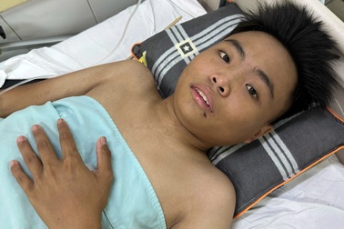 Mẹ nghèo khẩn cầu cứu con trai mắc tan máu bẩm sinh gặp nạn nguy kịch