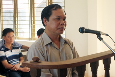 15 tháng tù cho Phó Phòng Tư pháp chống người thi hành công vụ