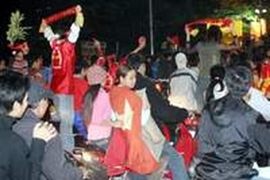 Tạm giữ 42 xe máy cổ vũ bóng đá gây rối