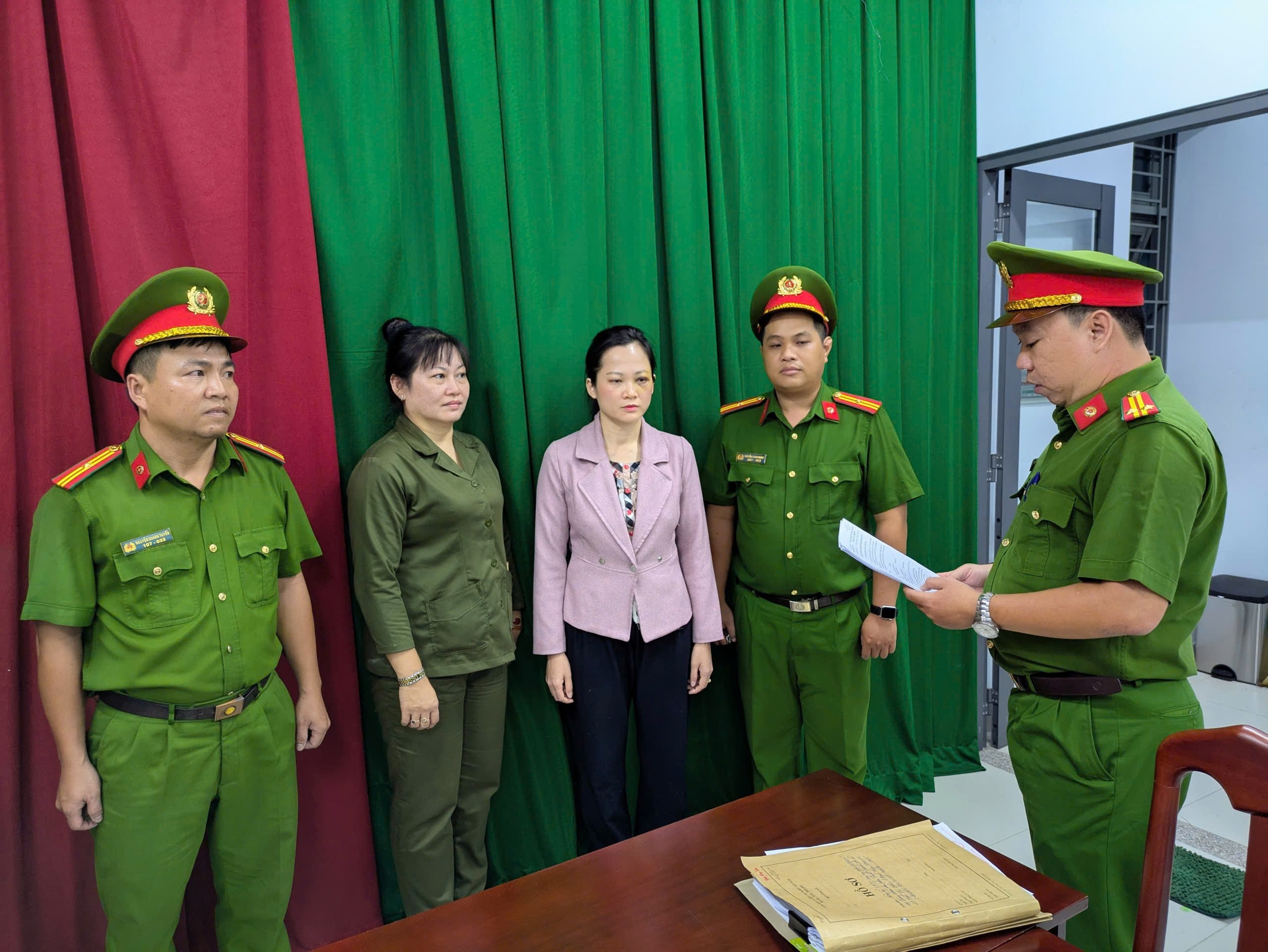 Bắt khẩn cấp chủ nha khoa Tuyết Chinh hành hung khách hàng ở TPHCM - 1