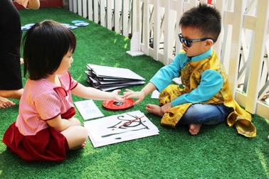 Tuổi thơ của trẻ có bị đánh cắp khi được giáo dục quá sớm?