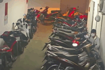 Đi xe ôm, đến các chung cư ở TPHCM lấy cắp xe máy