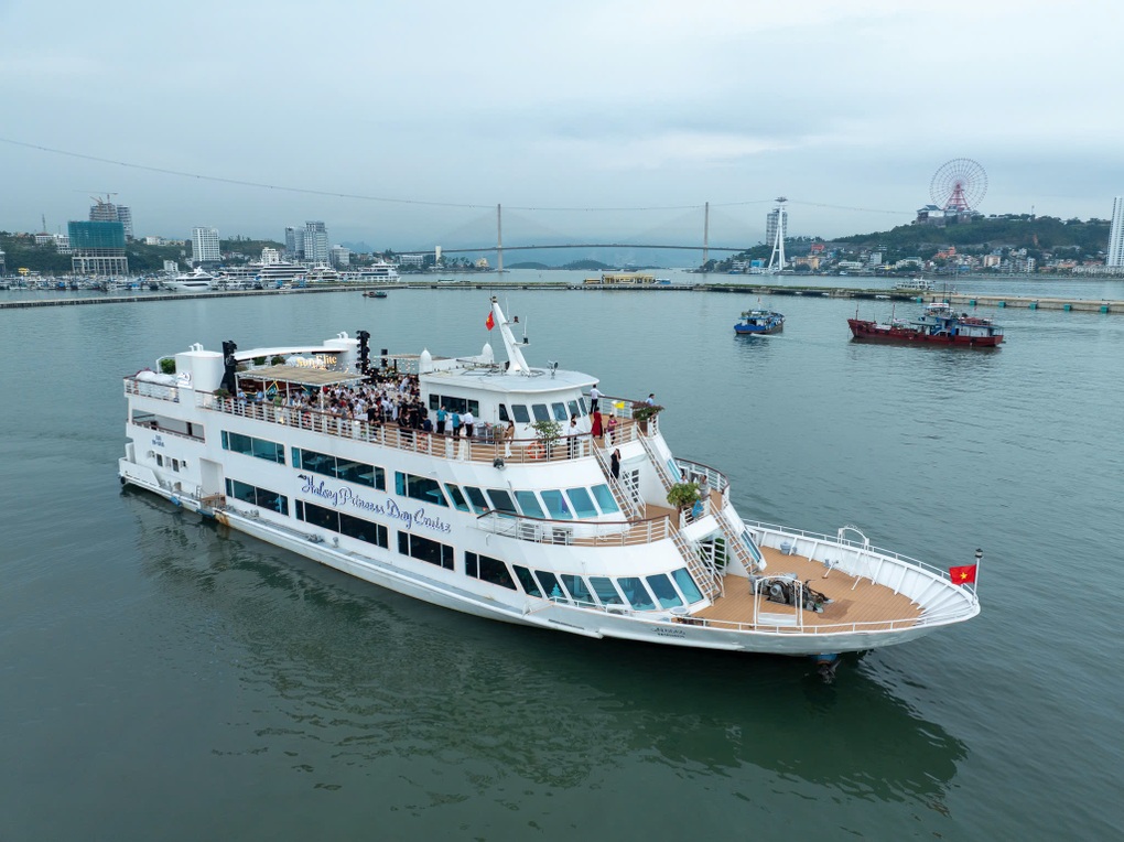 Trải nghiệm chất sống thượng lưu Sun Elite City trên du thuyền - 1 Trải nghiệm chất sống thượng lưu Sun Elite City trên du thuyền - 1