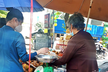 Gọt cóc mỏi tay, tiểu thư Sài thành xưa kiếm tiền triệu mỗi ngày