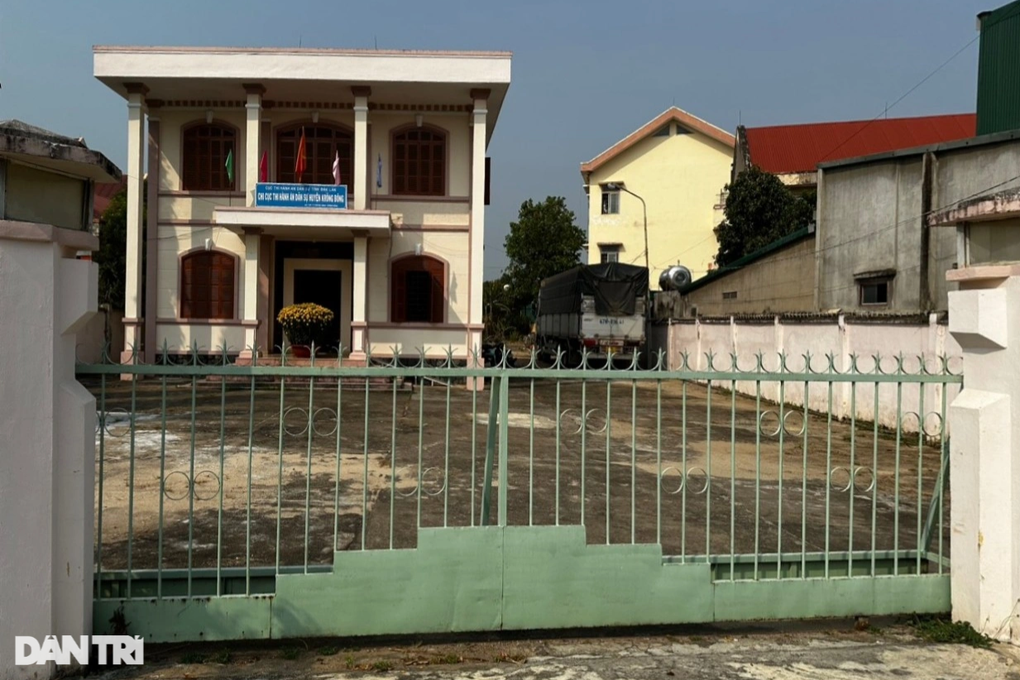 Vụ cán bộ thi hành án tự ý lấy xe máy: Người dân có thể khởi kiện? - 1 Vụ cán bộ thi hành án tự ý lấy xe máy: Người dân có thể khởi kiện? - 1