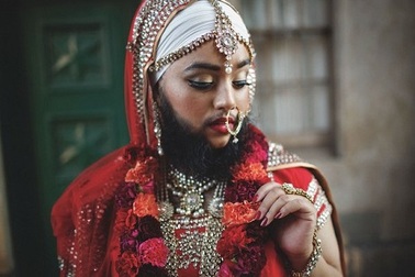 Lần đầu tiên người mẫu nữ “có râu” sải bước trên sàn catwalk