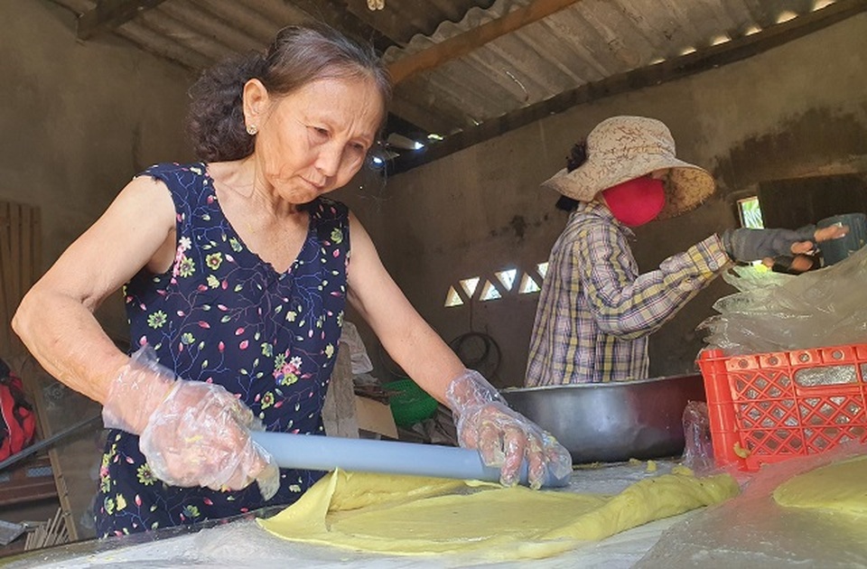 Về xứ dừa Tam Quan thưởng thức món bánh tráng khoai lang - 1 Về xứ dừa Tam Quan thưởng thức món bánh tráng khoai lang - 1