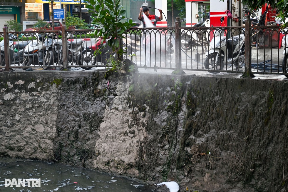 Nước thải hàng cá, hàng gà đến tiệm rửa xe - ám ảnh ô nhiễm từ cống ra sông - 7 Nước thải hàng cá, hàng gà đến tiệm rửa xe - ám ảnh ô nhiễm từ cống ra sông - 7