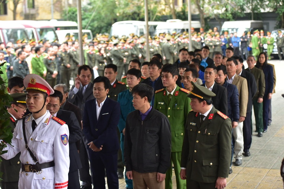 Thủ tướng viếng 3 liệt sĩ hy sinh ở Đồng Tâm - 36 Thủ tướng viếng 3 liệt sĩ hy sinh ở Đồng Tâm - 36