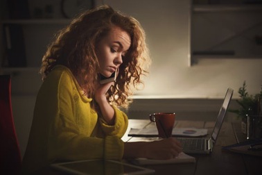 Làm sao để đồng nghiệp nam tôn trọng việc tôi là bà mẹ một con?