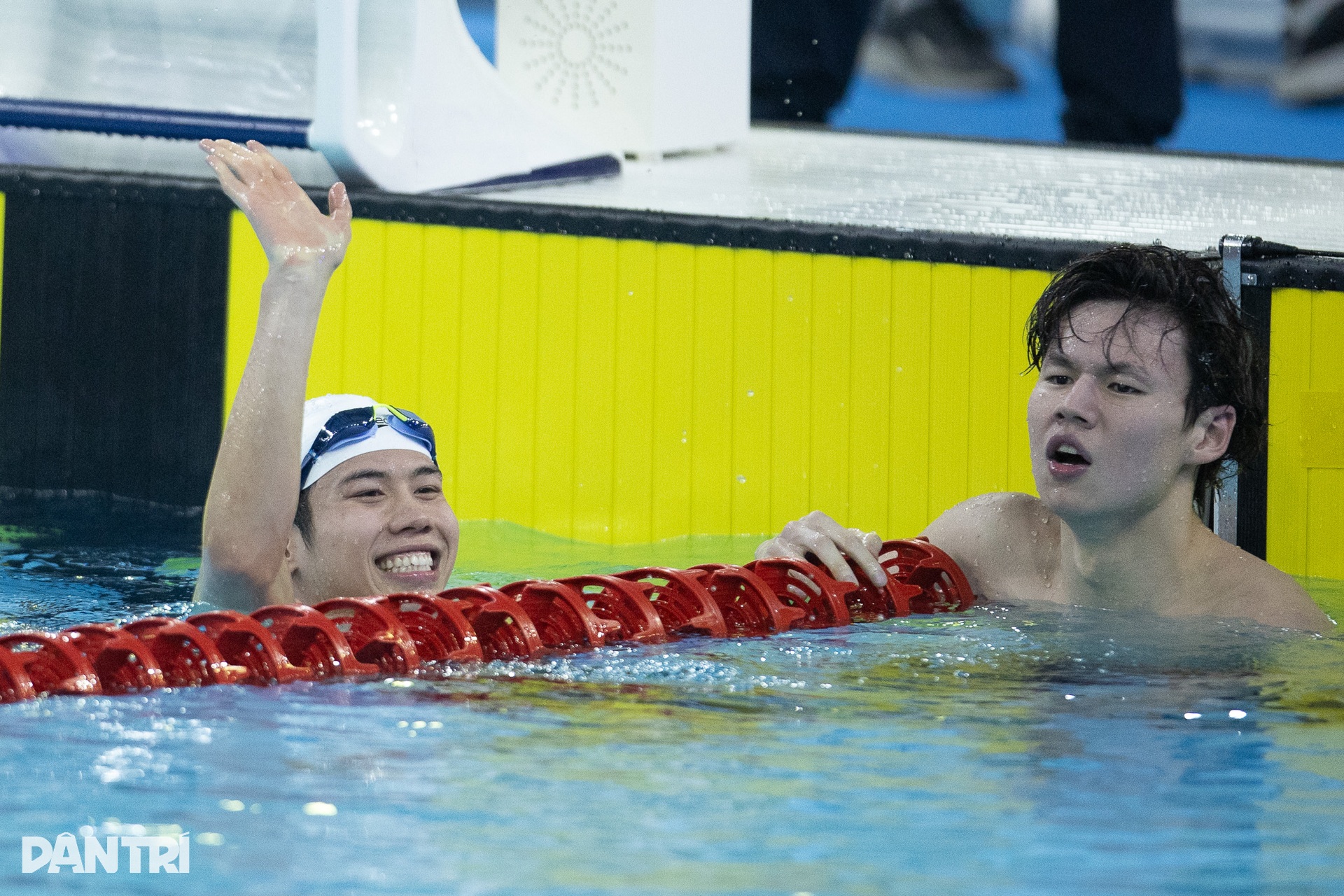 O irmão mais novo de Ánh Viên destrona a irmã mais velha e conquista a medalha de ouro nos 33º Jogos do Sudeste Asiático. Em trai Ánh Viên soán ngôi đàn anh, giành HCV SEA Games 33 - 7