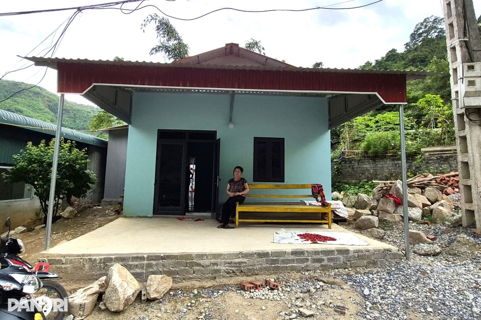 Bộ đội băng rừng, vượt sông giúp dân xây nhà - 5 Bộ đội băng rừng, vượt sông giúp dân xây nhà - 5