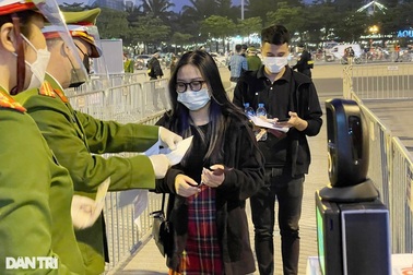 Vào sân Mỹ Đình bằng căn cước công dân gắn chip, mỗi người chỉ mất 3 giây