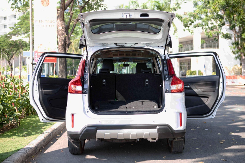 Suzuki XL7 - xe 7 chỗ gói trọn tiện ích, hài lòng số đông - 2 Suzuki XL7 - xe 7 chỗ gói trọn tiện ích, hài lòng số đông - 2