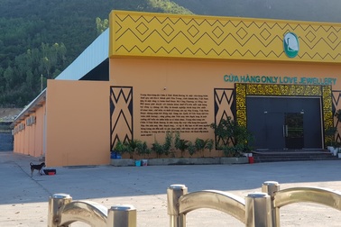 Loạt cửa hàng đang "bội thu" bỗng đóng cửa vì Covid-19