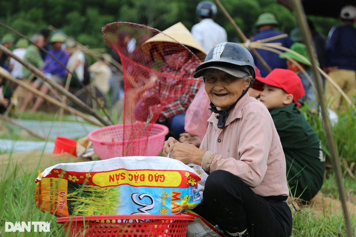 Độc đáo hàng nghìn nơm thủ lao xuống hồ đánh cá, tìm vận may ở Hà Tĩnh - 8 Độc đáo hàng nghìn nơm thủ lao xuống hồ đánh cá, tìm vận may ở Hà Tĩnh - 8