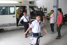 “Vỡ” bán trú, phụ huynh đổ xô gửi con vào trung tâm lưu trú