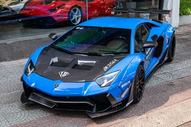 Ngắm siêu xe Lamborghini Aventador độ Liberty Walk độc nhất Việt Nam