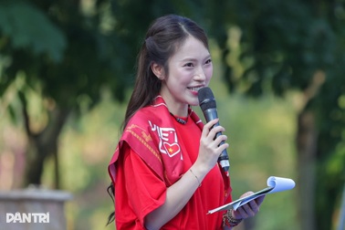 Khánh Vy tiết lộ tuổi thơ làm MC thiếu nhi, cát-xê 50.000 đồng