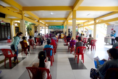 TPHCM: Người dân tấp nập đổ về siêu thị "0 đồng"