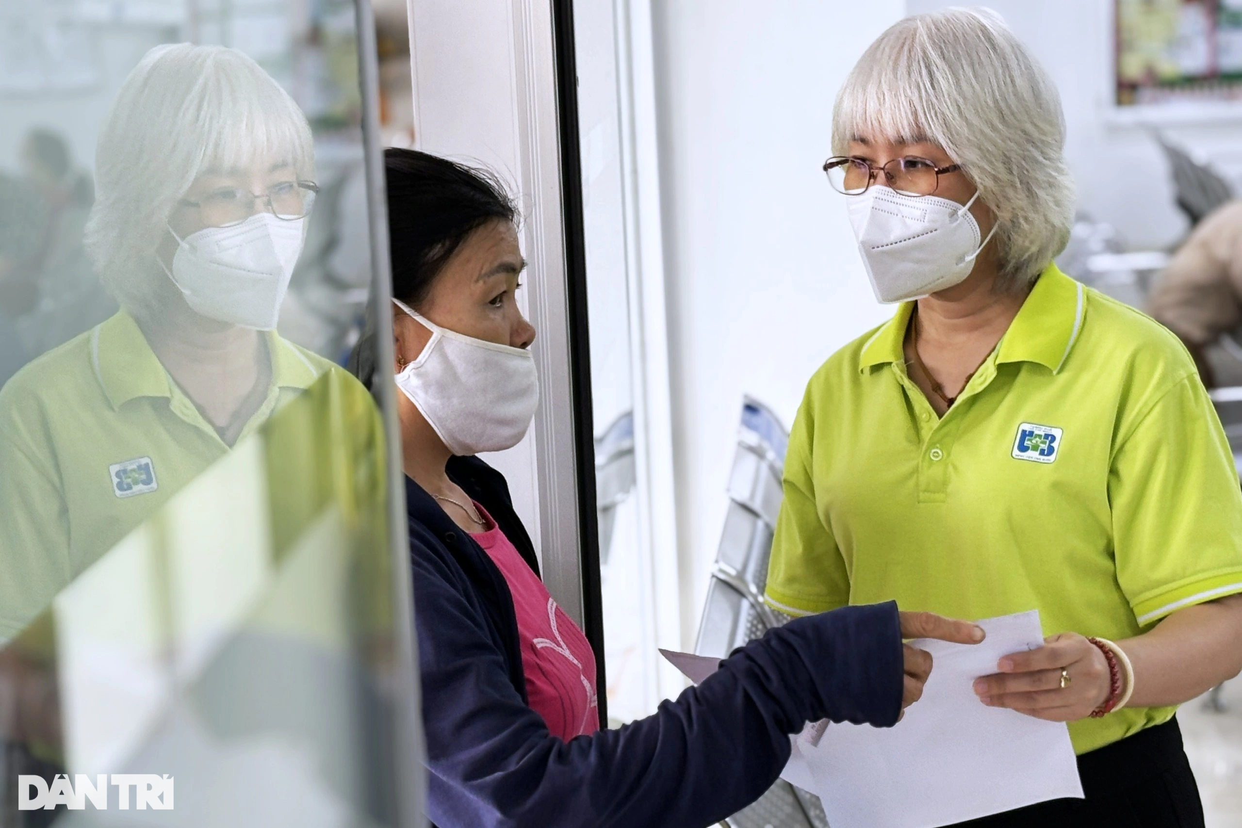 Cha bị đột quỵ, con gái 12 năm làm cô tiên của người bệnh hiểm nghèo - 12 Cha bị đột quỵ, con gái 12 năm làm cô tiên của người bệnh hiểm nghèo - 12