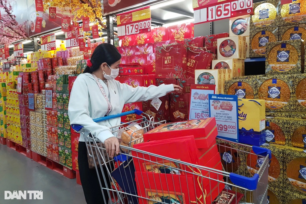 Bánh kẹo, bia Tết ở TPHCM giảm giá tưng bừng - 1 Bánh kẹo, bia Tết ở TPHCM giảm giá tưng bừng - 1