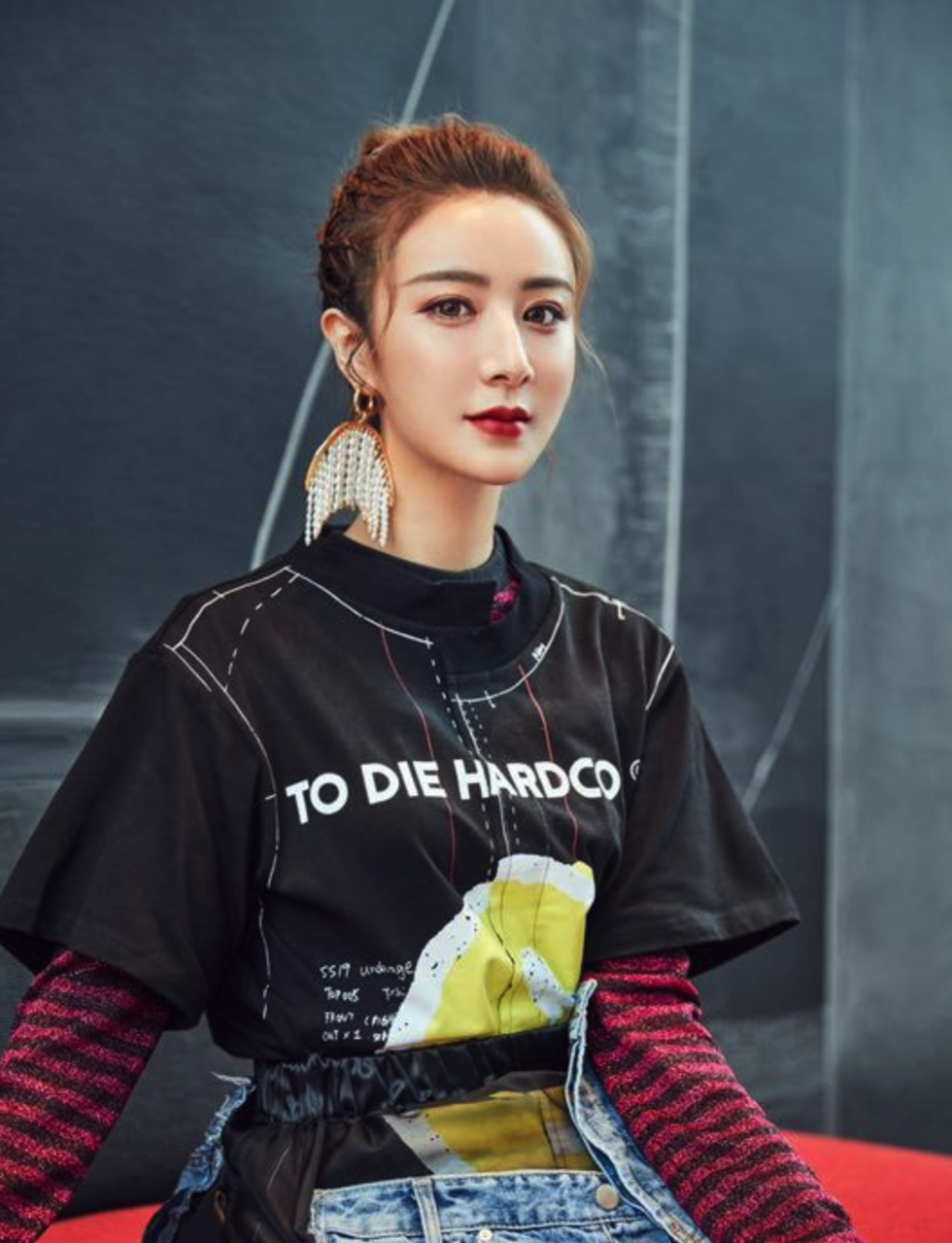 Cuộc sống khắc nghiệt của nữ hoàng livestream bán cả tên lửa - 1 Cuộc sống khắc nghiệt của nữ hoàng livestream bán cả tên lửa - 1