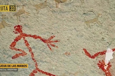 Hang động hàng nghìn năm tuổi với những dấu tích bàn tay kỳ bí