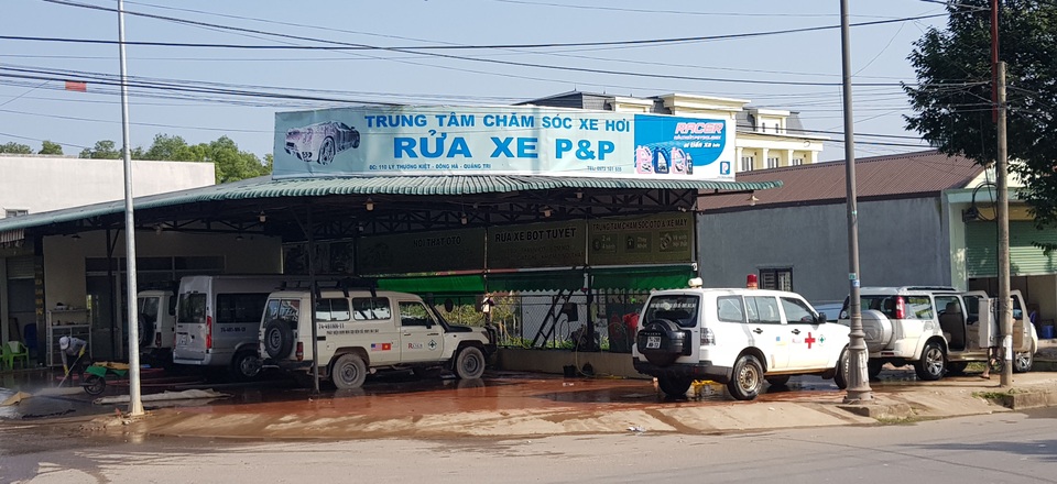 Quảng Trị: Nghề rửa xe kiếm bộn tiền ngày cận Tết - 1 Quảng Trị: Nghề rửa xe kiếm bộn tiền ngày cận Tết - 1