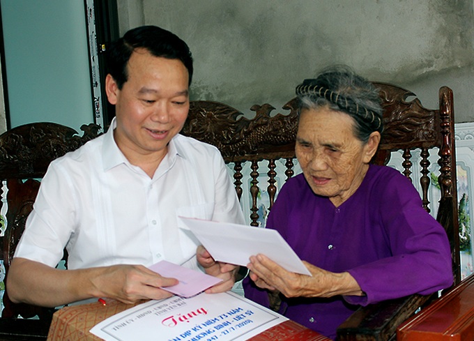 Yên Bái hoàn thành hồ sơ số hóa cho hơn 10 vạn người có công - Ảnh 1.