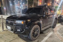 Toyota Land Cruiser Prado 2024 bất ngờ xuất hiện tại Việt Nam