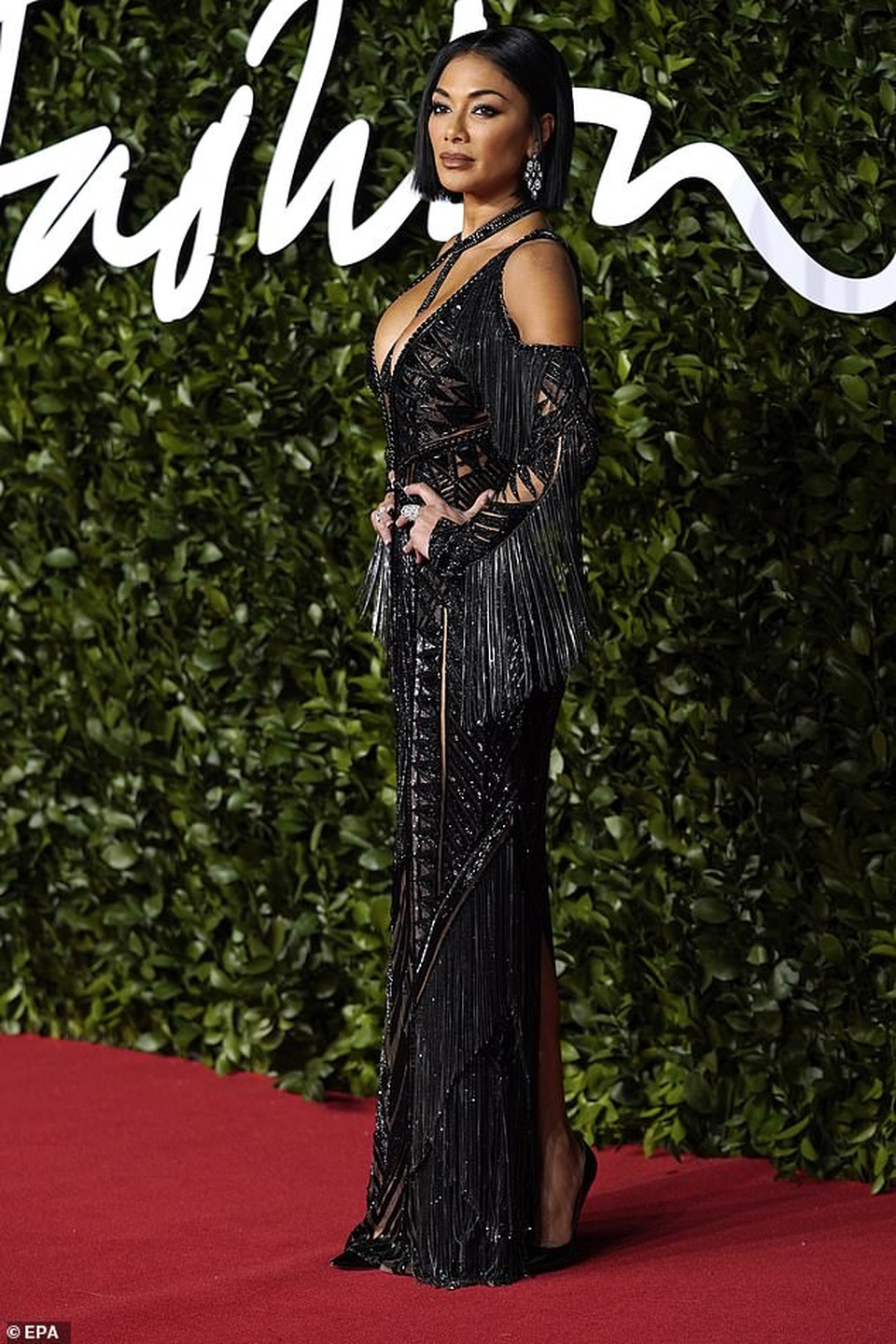 Nicole Scherzinger gợi cảm tái ngộ bồ trẻ - 4 Nicole Scherzinger gợi cảm tái ngộ bồ trẻ - 4