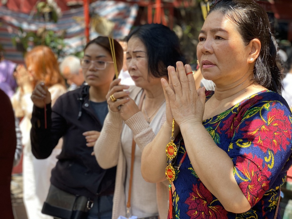Biển người đổ về ngôi chùa ông Obama từng ghé thăm - 9 Biển người đổ về ngôi chùa ông Obama từng ghé thăm - 9